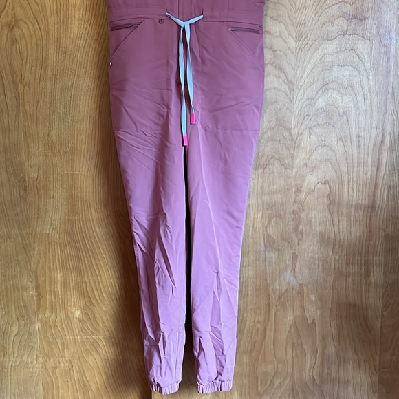 FIGS Scrubsuit-Medium Mauve - Picture 3 of 7